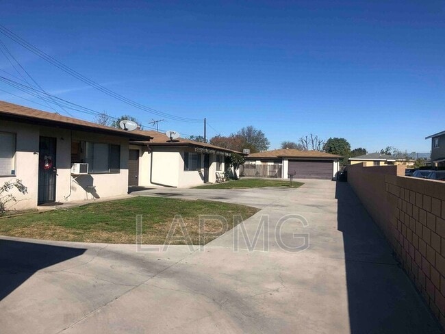 Building Photo - 8545-8549 Rose St.