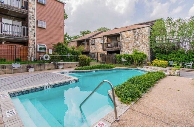 Building Photo - 6903 Deatonhill Dr