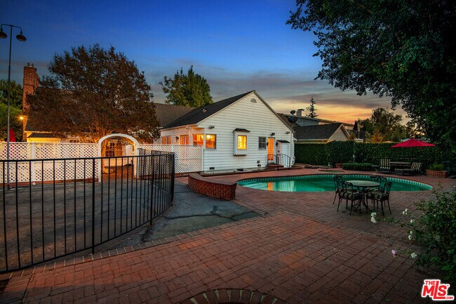 Building Photo - 4649 Sancola Ave