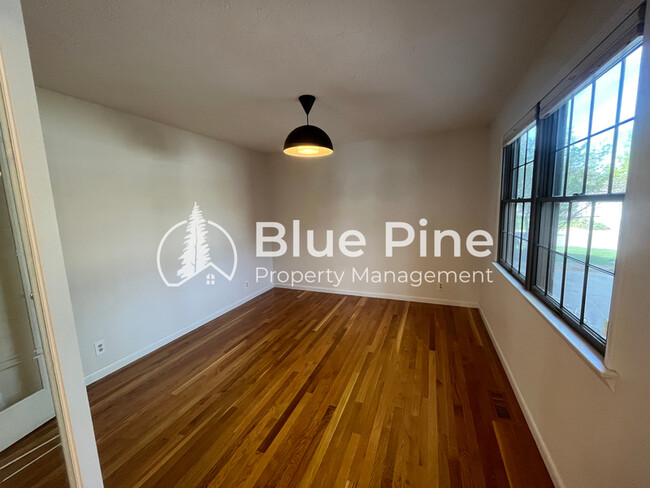 Building Photo - 3267 Merlin Dr