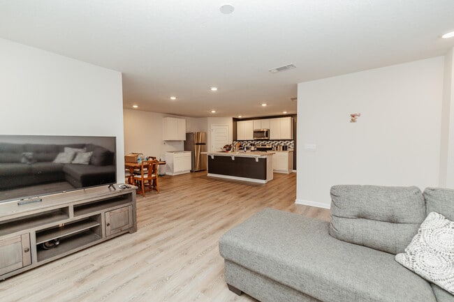 Building Photo - 6719 Sarah Ann Way