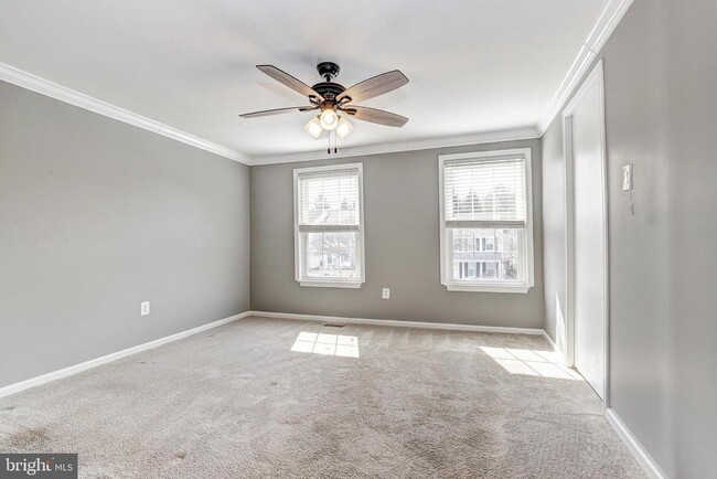 Building Photo - 41 Battersea Bridge Ct