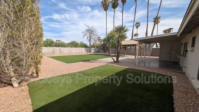 Building Photo - 2029 S Nina Cir