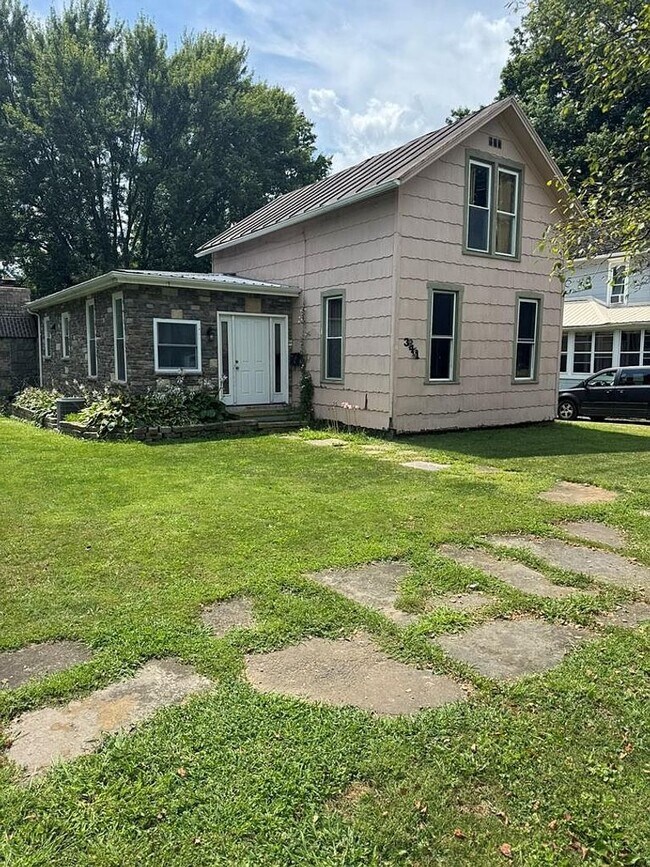 Building Photo - Galion City Schools, 3 Bedroom/2 Bath House!