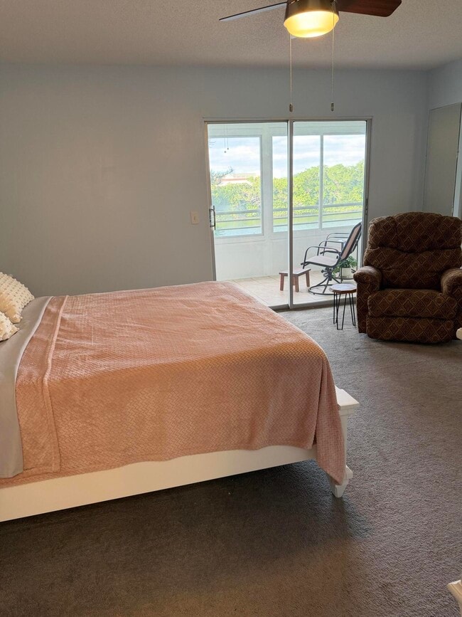 Building Photo - 3062 Ainslie Dr