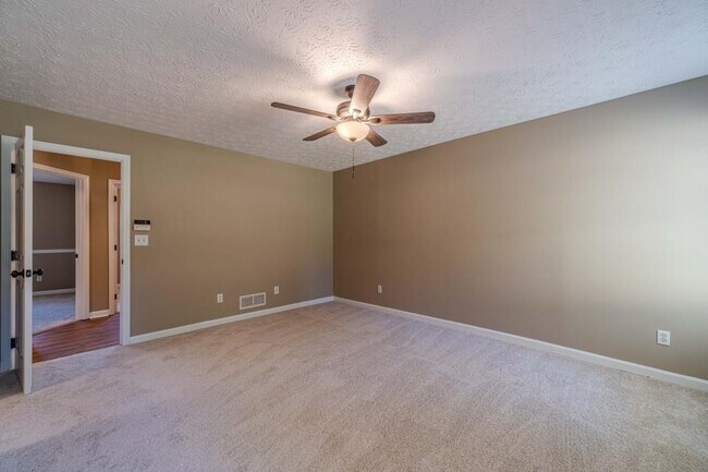 Building Photo - 701 Woodland Ridge Dr