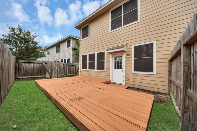 Building Photo - 16526 Cairngrove Ln
