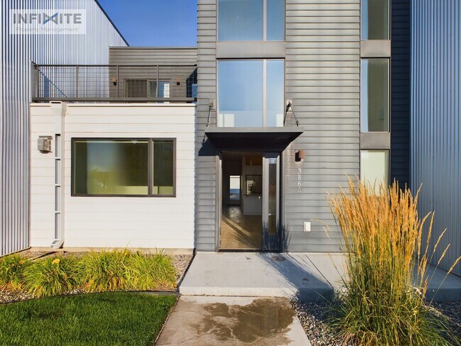Building Photo - Natural Light Galore!