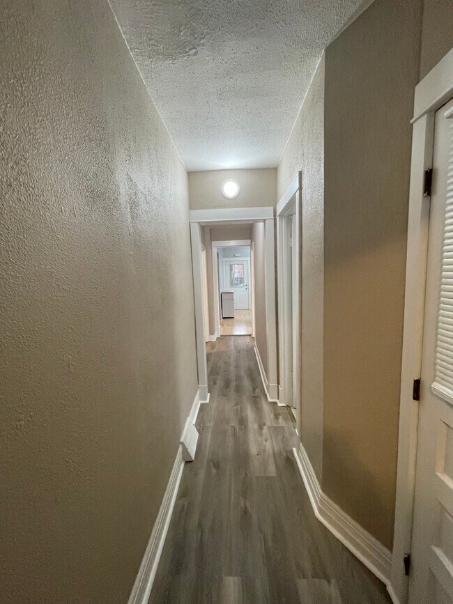 Hallway - 5434 N Lotus Ave