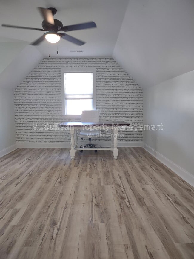 Building Photo - 703 Cherry Tree Dr