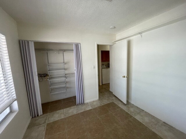 Building Photo - "Charming 3-Bed, 2-Bath Townhouse Retreat on Sylvan Oak Drive – Your Cozy Las Vegas Oasis Awaits!"