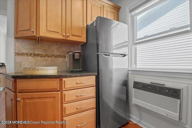 Building Photo - 2204 Grand Central Ave