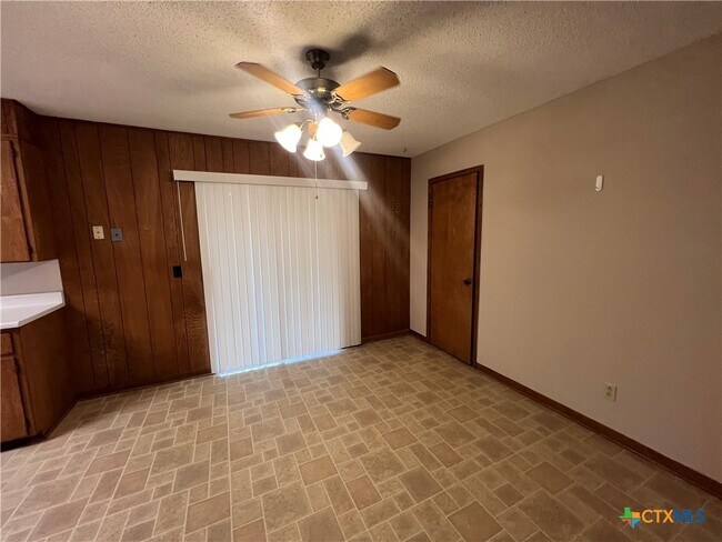 Building Photo - 801 Timber Dr