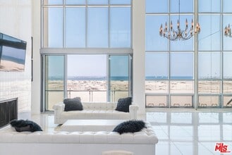 Building Photo - 5205 Ocean Front Walk