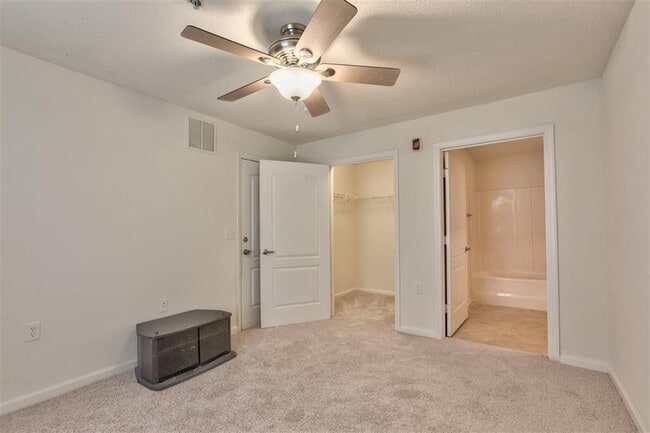 Building Photo - 3000 S Adams St