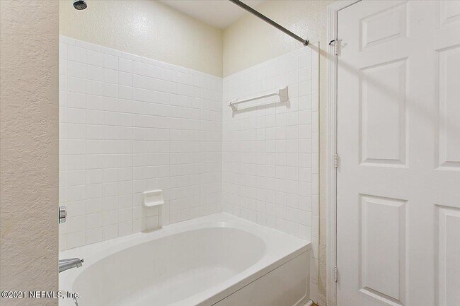 Building Photo - 13703 Richmond Park Dr N