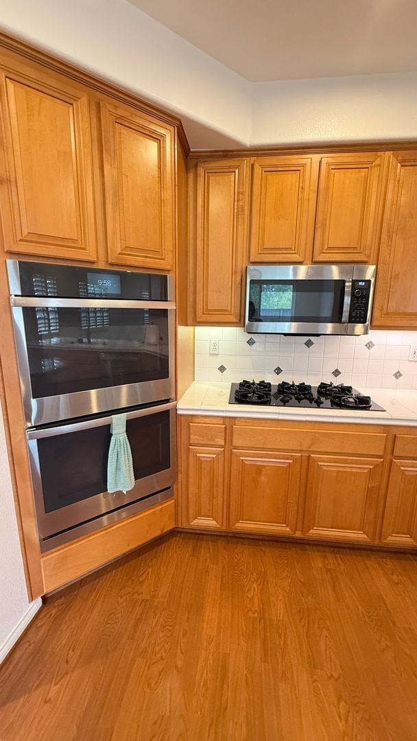 Building Photo - Spacious 4-Bedroom 3.5-Bath with Bonus Den...
