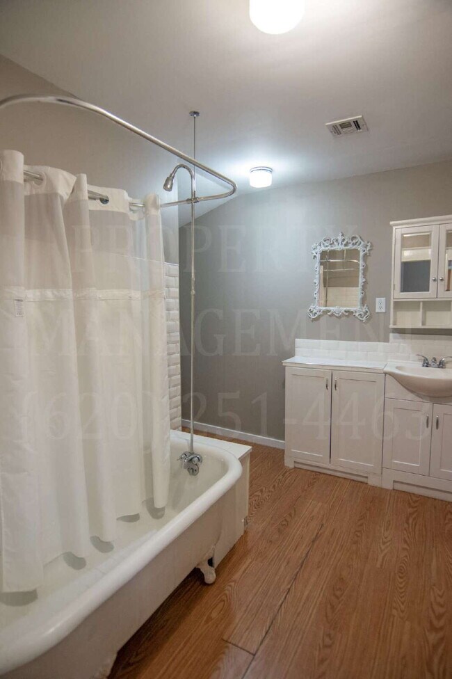 Building Photo - 4-Bedroom 2-Bathroom + Bonus Room