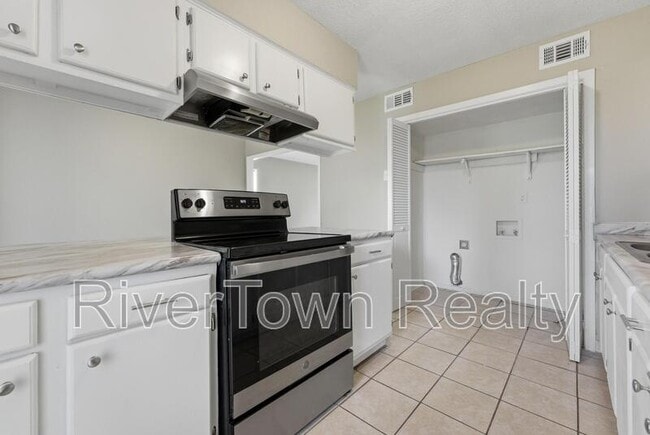 Building Photo - 4956 Lazybrook Cove