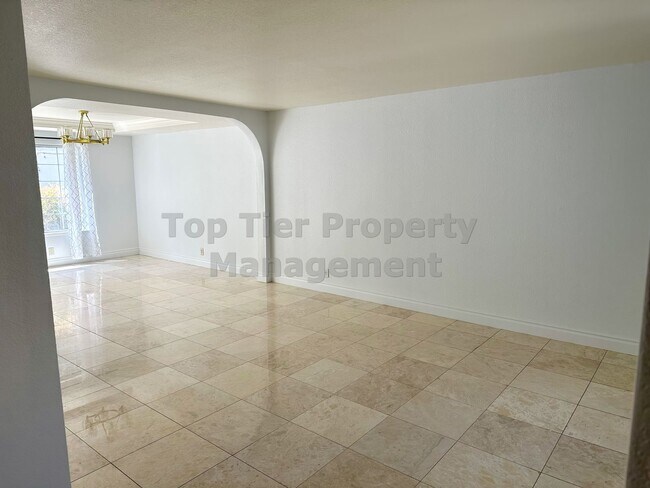 Building Photo - Beautiful 3 Bed / 2.5 Bath / 2,211 Sqft Sa...