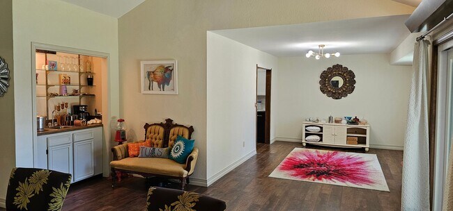 Building Photo - Contemporary Ranch in a beautiful, quiet s...
