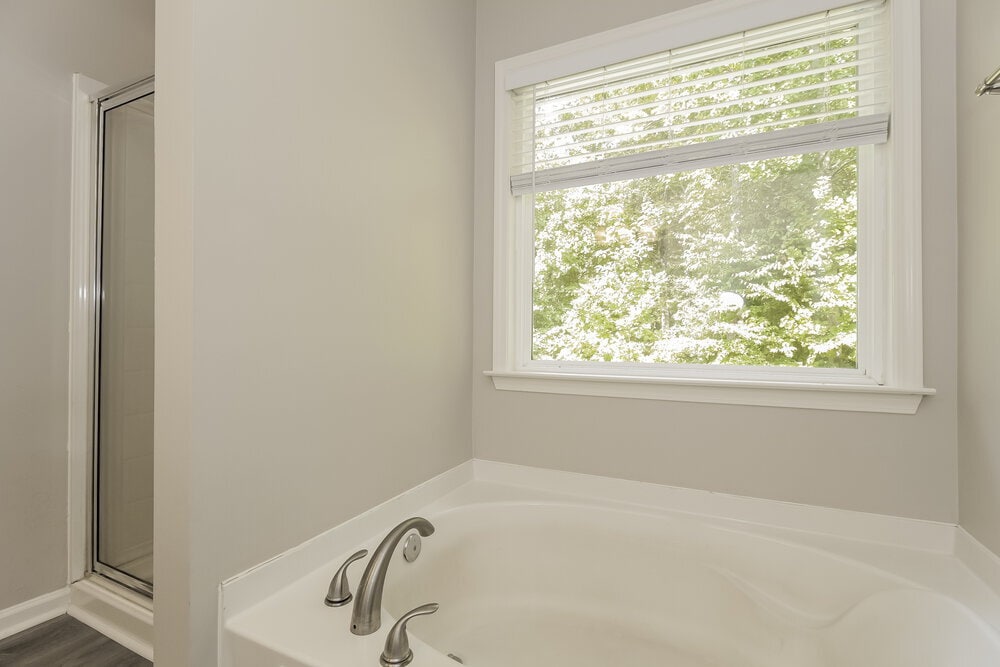 Building Photo - 128 Creekwood Tr