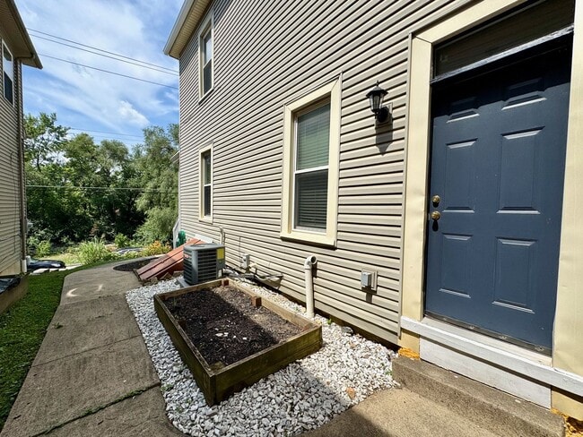 Building Photo - Charming 3 Bed/2 Full Bath in Columbia Tus...