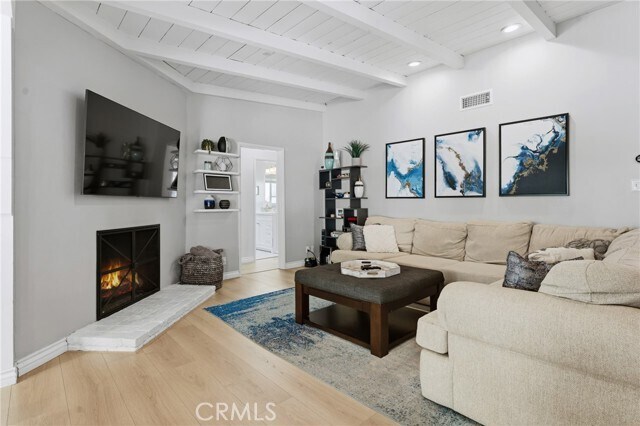 Building Photo - 5244 Vanalden Ave