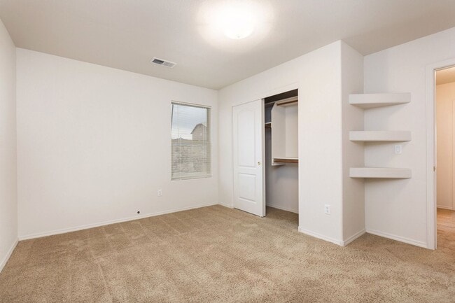 Building Photo - Nice Large Home in Sonoma Ranch—-Will go f...