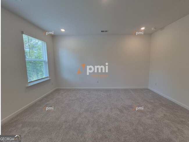 Building Photo - 140 Hazel Dr