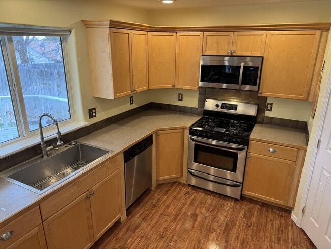 Building Photo - 1165 E 19th N St