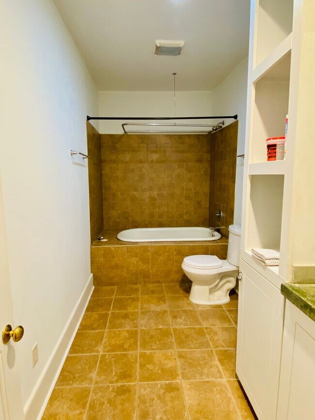 Building Photo - Beautifully Renovated 2bdrm/1.5bth Row House Located in Historic Church Hill!!