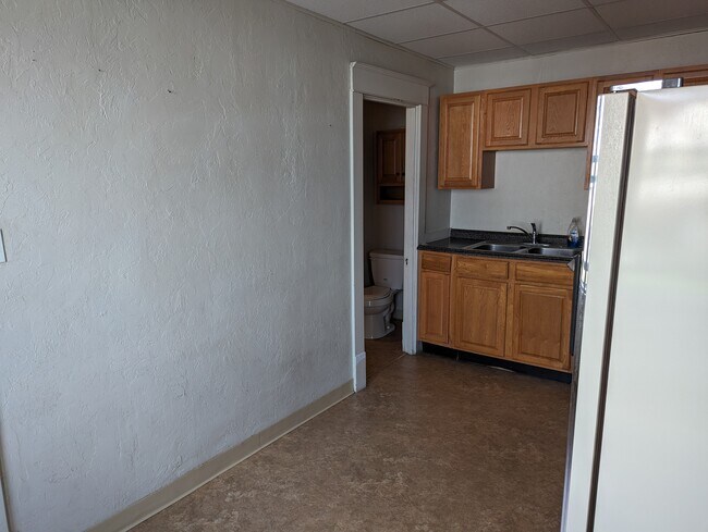 Building Photo - 220-2 Lloyd St