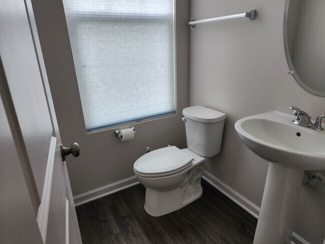 Building Photo - 183 Presidents Pointe Ave