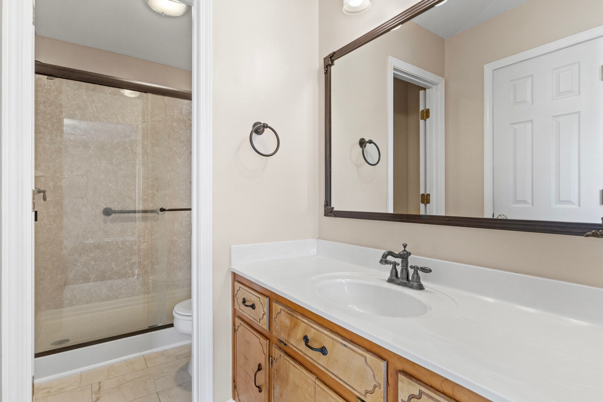 Primary Bath - 400 Kant Pl
