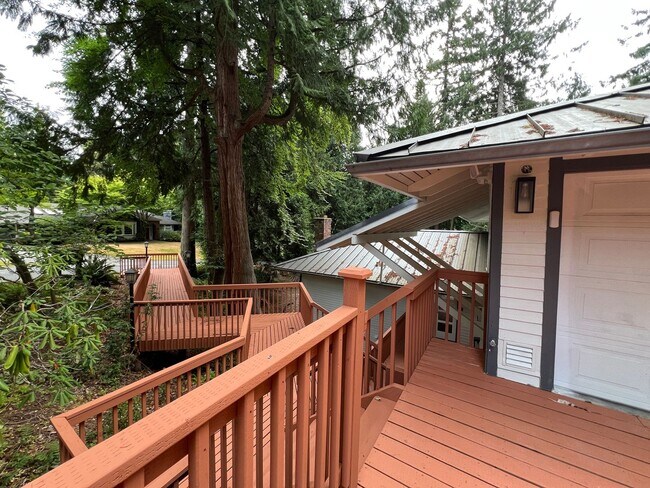 Building Photo - Freshly Remodeled 5BR Home in Prime Bellevue Enatai