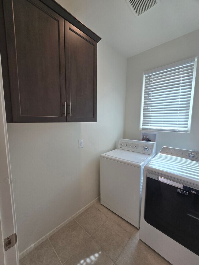 Building Photo - Like-New Home in Southeast Tucson’s Most Desirable Neighborhood!