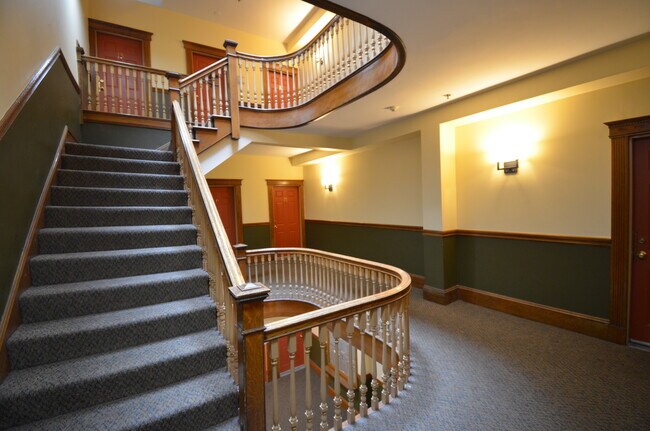 Building Photo - 39 Hemenway St