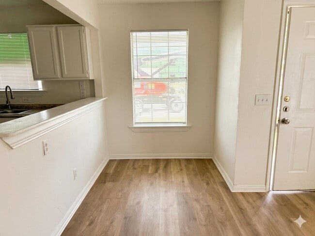 Building Photo - 605 Drexel St