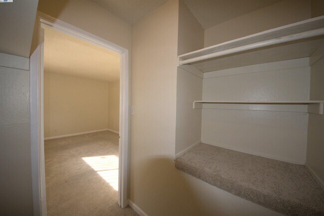 Building Photo - 1214 Sycamore Dr