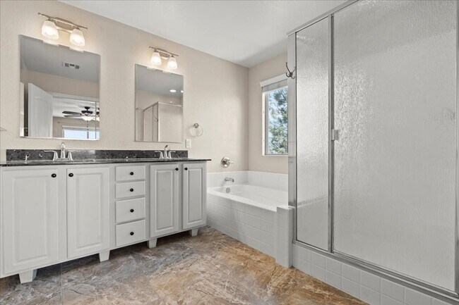 Building Photo - North Las Vegas Beauty – Roomy, Stylish, a...