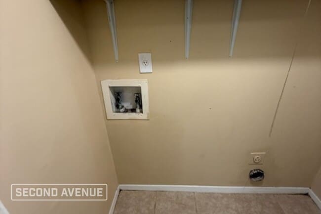 Building Photo - 6384 Oak Park Dr
