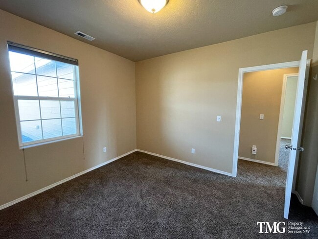 Building Photo - Gorgeous Ranch on Huge Lot!