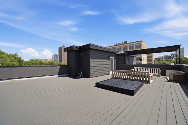 Building Photo - 5039 N Winthrop Ave