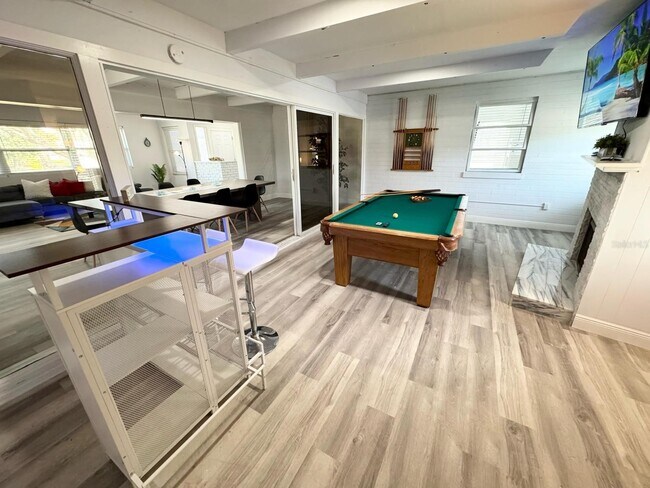 Building Photo - 2326 S Peninsula Dr