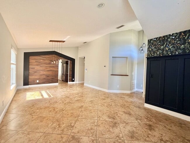 Building Photo - Modern Living Meets Prime Location with this Stunning 4/2!