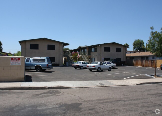 Building Photo - Lisa Manor