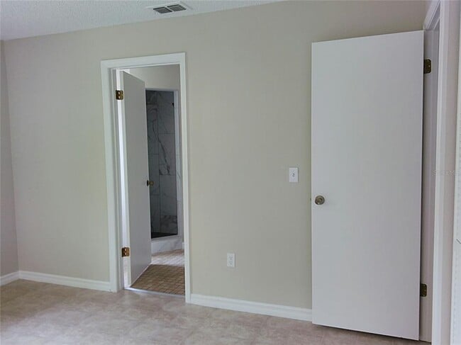 Building Photo - 717 Wright Ct