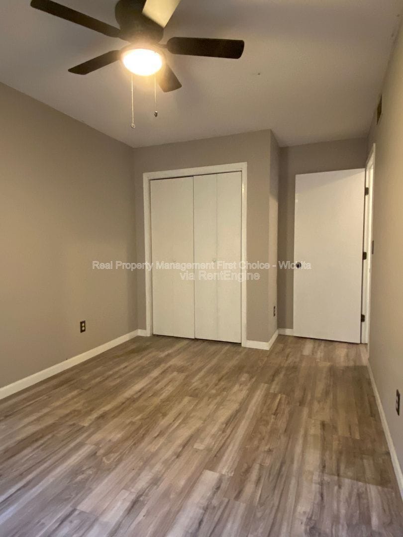 Building Photo - 10802 W Carr Ave