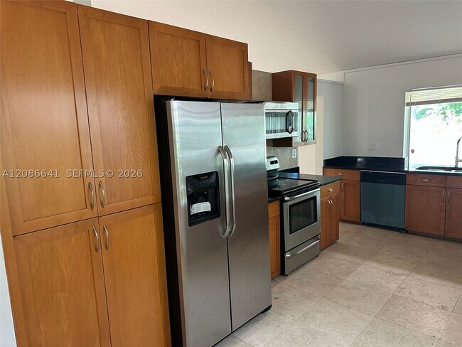 Building Photo - 20605 NE 9th Ct